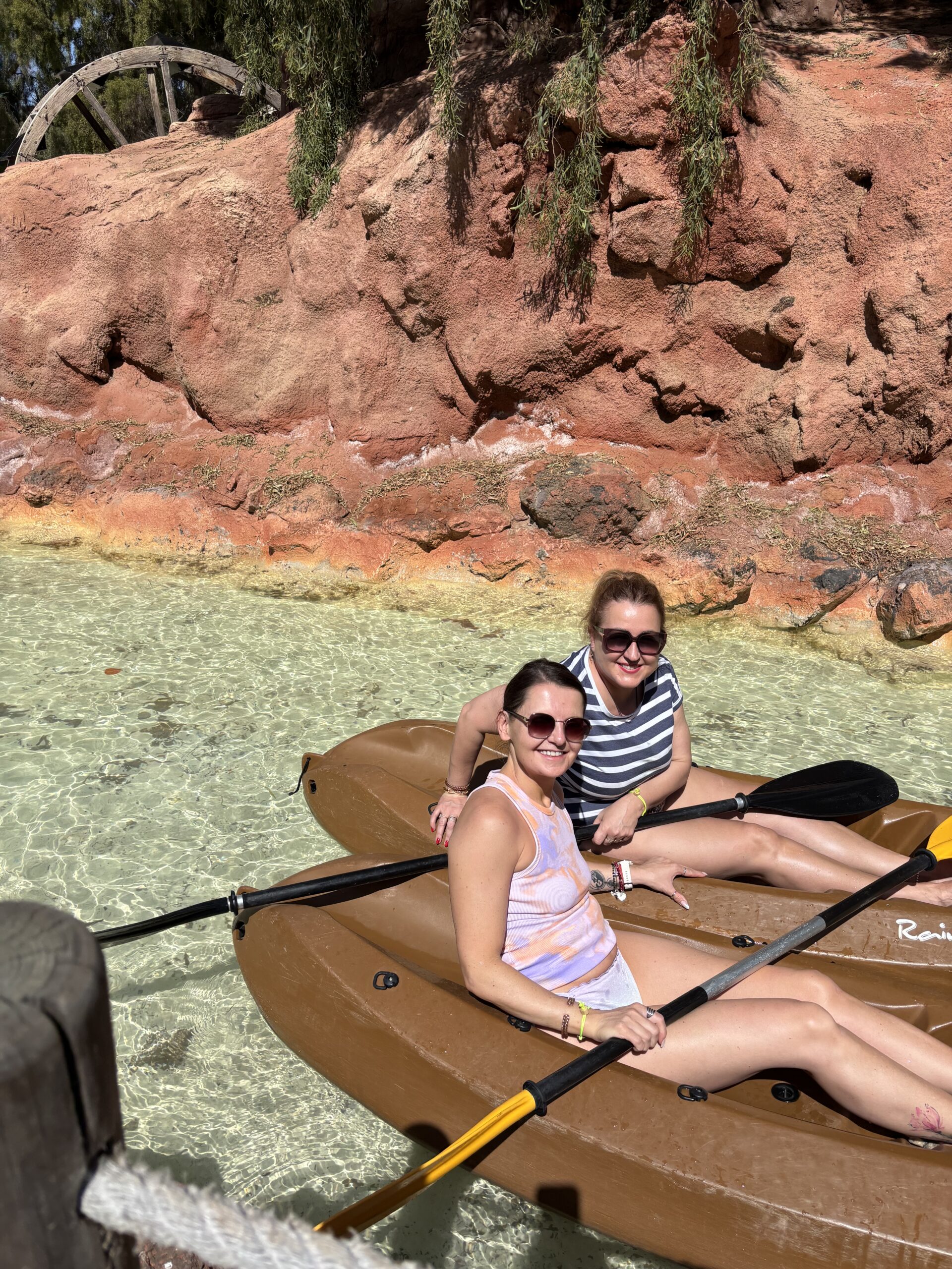 Two friends kayaking at Rancho Texas Lanzarote Park